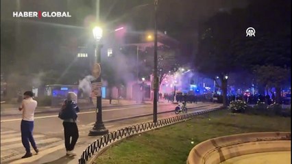 PSG'nin şampiyonluğu sonrası Paris'te olaylar! Polise meşalelerle karşı ateş açıldı