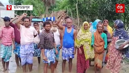 রাস্তাই যেন নর্দমা ! বারবার জানিয়েও ফল না-মেলায় জমা জলে জাল ফেলে বিক্ষোভ গ্রামবাসীদের