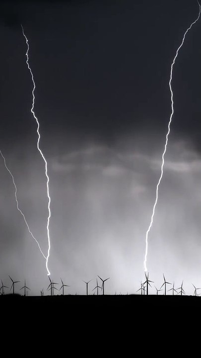 Slow motion footage recorded at 1000FPS shows lighting strikes on wind turbines.