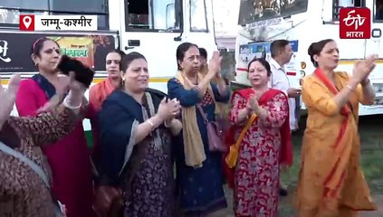 जम्मू-कश्मीर में माता खीर भवानी के दर्शन के लिए श्रद्धालुओं का जत्था रवाना, देखें वीडियो