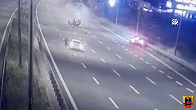 Kuzey Marmara Otoyolu’nda dehşete düşüren kaza! 9 yaşındaki çocuk, yola böyle savruldu! İşte anbean kaza anı