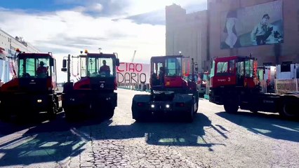 Livorno, striscioni e clacson per ricordare Dario: il saluto speciale dei colleghi