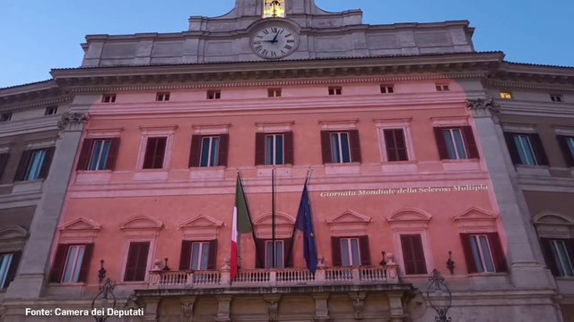 Giornata mondiale Sclerosi multipla, Montecitorio si illumina di rosso