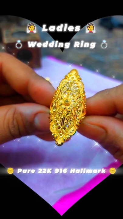 Ladies wedding ring