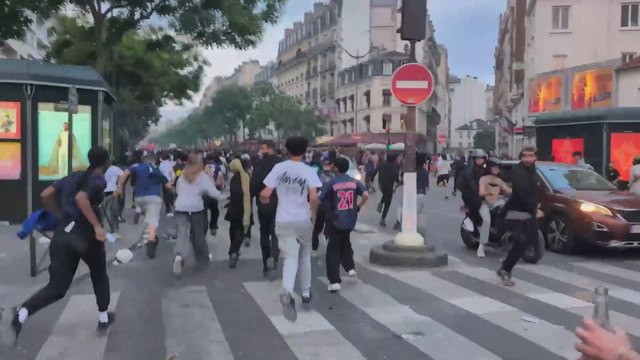Charges policières, émeutes et banditisme à Paris pour fêter la victoire du PSG en Ligue des champions