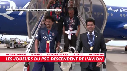 Les Parisiens, champions d'Europe, viennent d'arriver à Roissy
