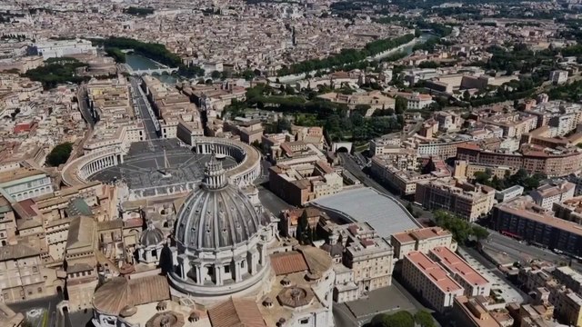 EL PAPA FRANCISCO SALUDA A LOS CICLISTAS DEL GIRO DE ITALIA DURANTE EL RECORRIDO VATICANO | POGACAR, GANNA, EVENEPOEL