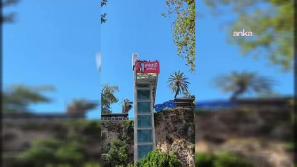 Antalya’da milletvekilleri, 'Free İmamoğlu' yazılı pankart astı