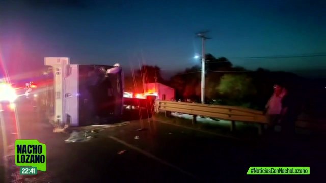 11 muertos y 31 lesionados por volcadura de autobús en la Carretera Nacional, en NL