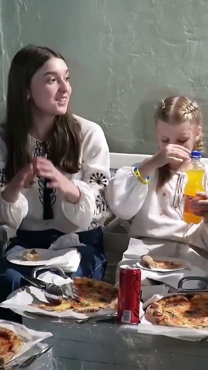 Zelensky, abrigo, crianças, pizza