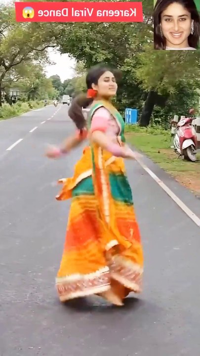 Kareena dance on Road duplicate