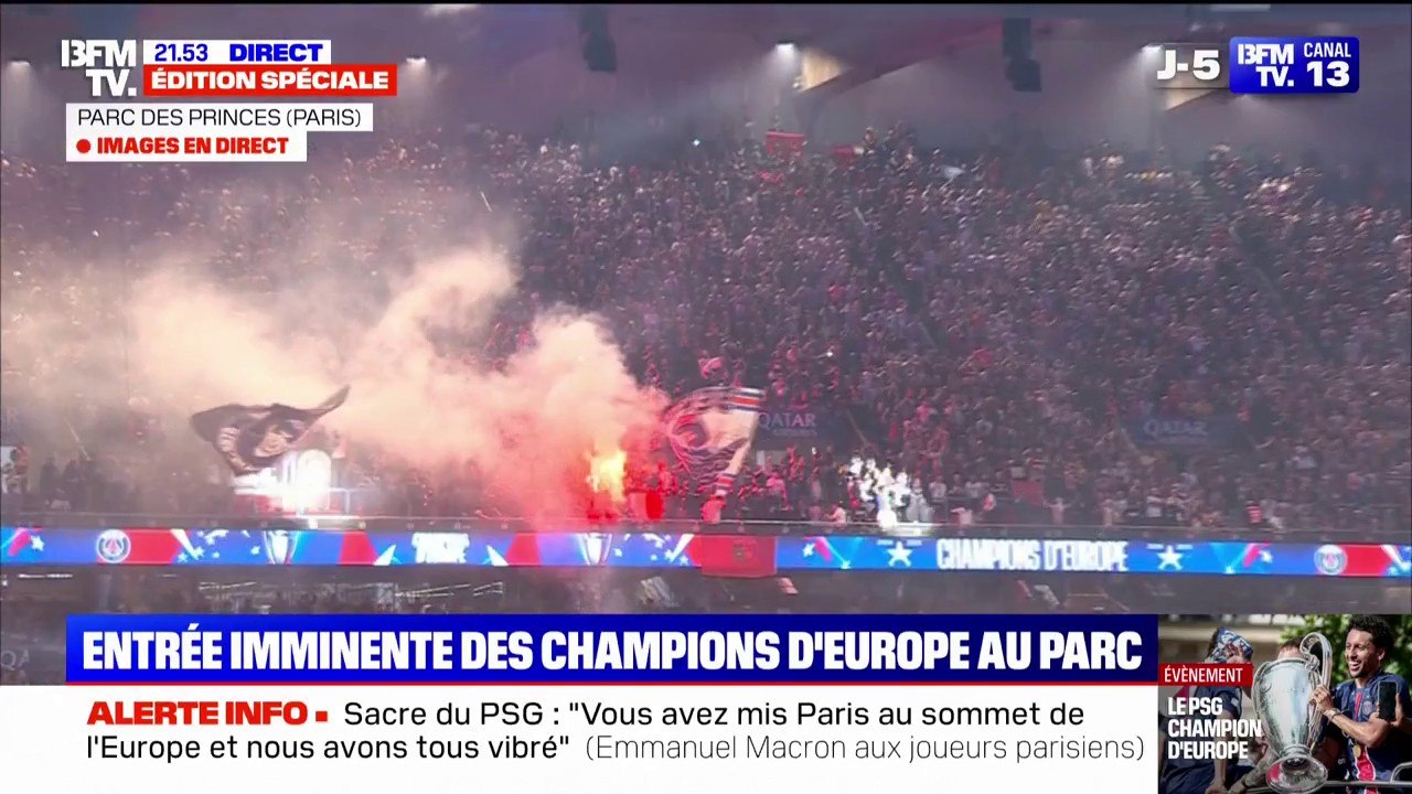 Sacre du PSG: le Parc des Princes s'enflamme avant l'entrée des joueurs parisiens