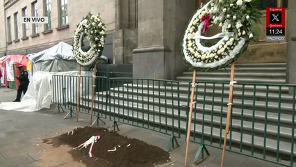 Dejan coronas fúnebres frente a la SCJN: "RIP al Poder Judicial"