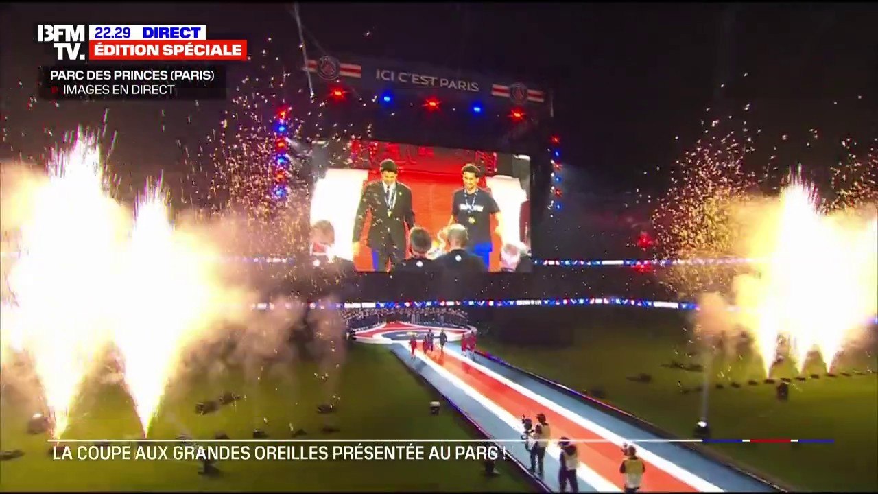 Sacre du PSG: la coupe de la Ligue des champions est présentée au Parc des Princes