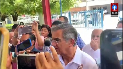 Américo Villarreal emite su voto para la elección judicial en Ciudad Victoria