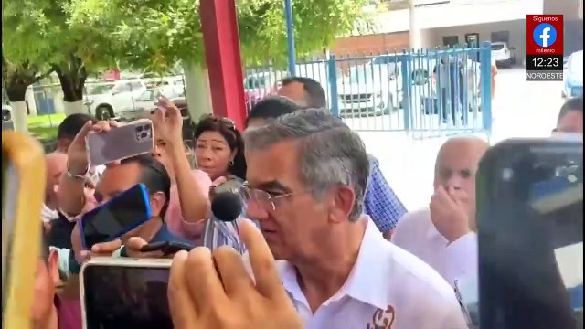 Américo Villarreal emite su voto para la elección judicial en Ciudad Victoria