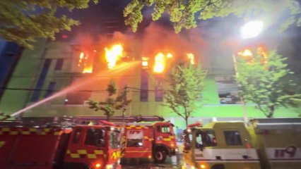 인천 가좌동 금속가공 공장에 불...소방관 2명 부상 / YTN