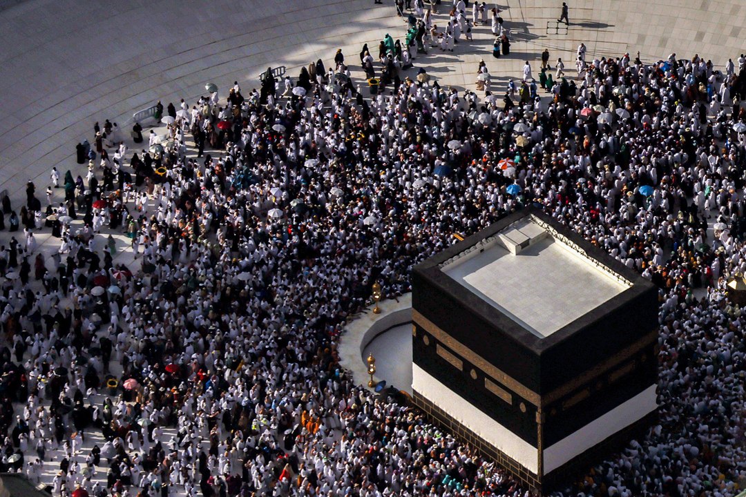 Thousands of pilgrims perform Tawaf ahead of Hajj