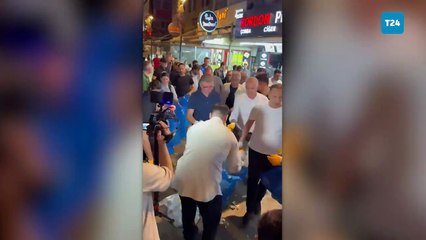 İzmir’de grevi krizi büyüyor: Belediye Başkanı Cemil Tugay çöp topladı, sendikayla arasında gerginlik çıktı
