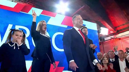 El euroescéptico Nawrocki será presidente de Polonia tras su ajustada victoria electoral