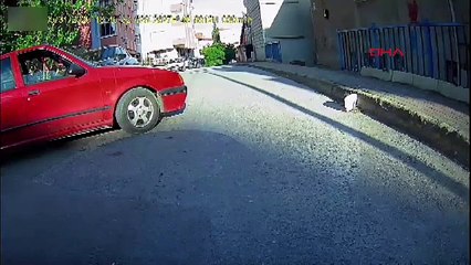 İstanbul'da eli bıçaklı psikopat saldırısı: Genç kızın çığlıkları kahretti!