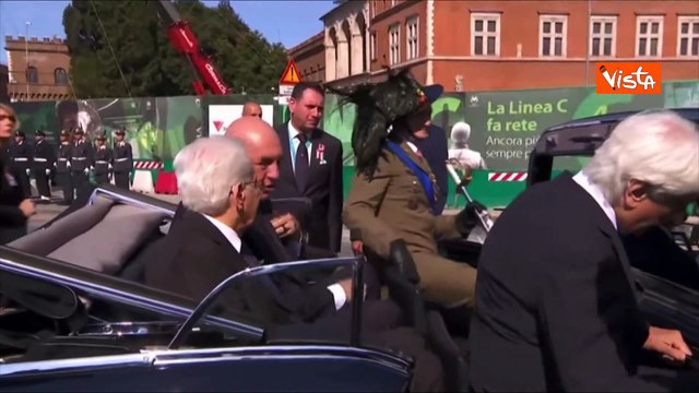 Mattarella sale sulla storica Lancia Flaminia per la parata del 2 Giugno ai Fori imperiali