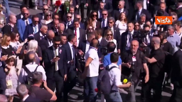 2 Giugno, Meloni arriva ai Fori Imperiali a piedi per la tradizionale parata