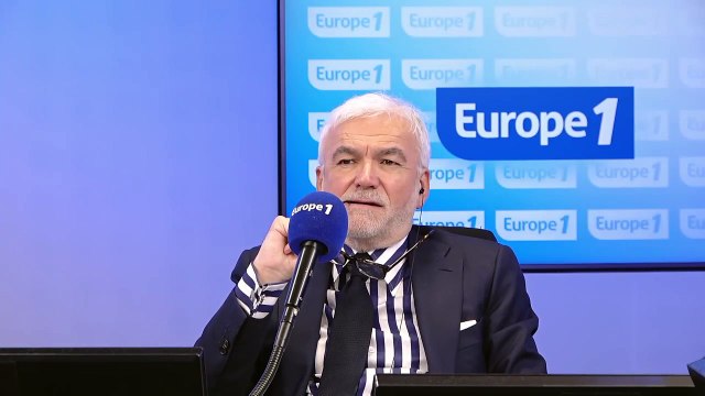 Pascal Praud et vous - Gilbert Collard rend hommage «à tous ces policiers qui se font casser la gueule pour des salaires de m*rde» suite au sacre du PSG