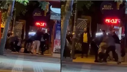 Tartıştıkları kişiyi tekme tokat dövdüler: Sokak ortasındaki kavga kamerada
