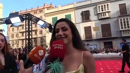 Lola Lolita regresa a Madrid tras unas vacaciones en Santa Pola