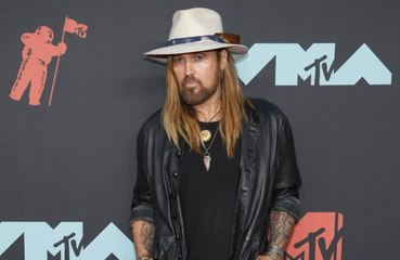 Billy Ray Cyrus: Endlich bei Miley gemeldet, nachdem sie Schweigen über angebliche Fehde brach