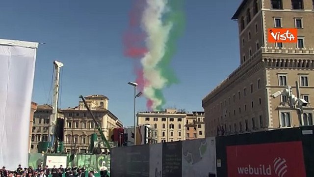 Festa della Repubblica, il passaggio delle Frecce Tricolori sull'Altare della Patria