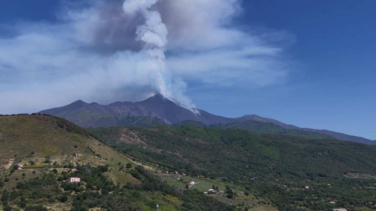 Las increíbles imágenes del volcán Etna en erupción