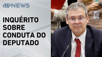 Líder do PT na Câmara depõe à PF em inquérito contra Eduardo Bolsonaro