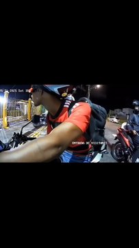 Câmeras de segurança flagram homem sendo cercado e assaltado por suspeitos; assista