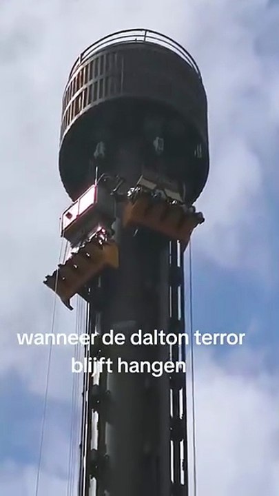 Panique au parc d'attraction : Quatre jeunes coincés à 77 mètres d'altitude pendant plus d'une heure