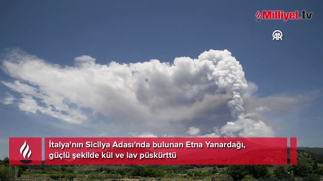 İtalya'da Etna Yanardağı güçlü şekilde kül ve lav püskürttü