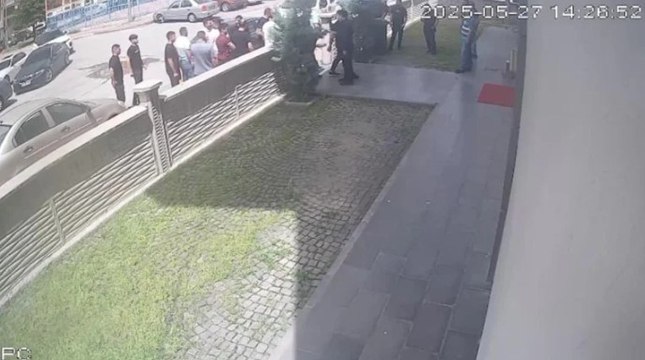 MHP’li vekil polisin elinden almıştı! Bu kez de gazetecileri tehdit etti