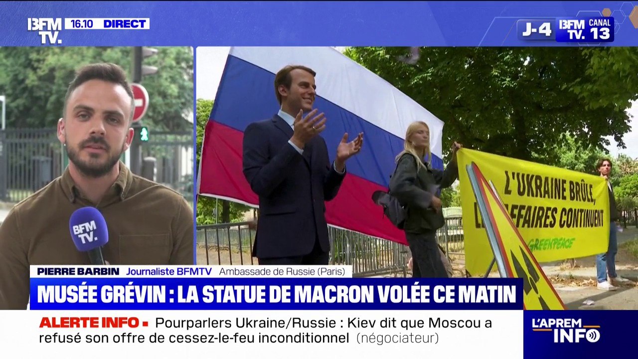Musée Grévin: la statue d'Emmanuel Macron a été posée devant l'ambassade de Russie par des activistes de Greenpeace