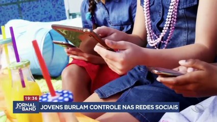 Jovens burlam controle dos pais nas redes sociais