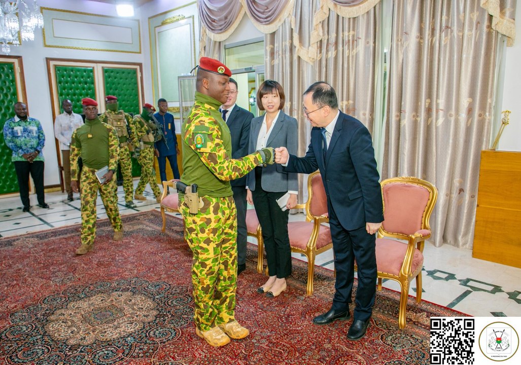 L'Ambassadeur de Chine au Burkina Faso fait ses adieux au Capitaine Ibrahim Traoré