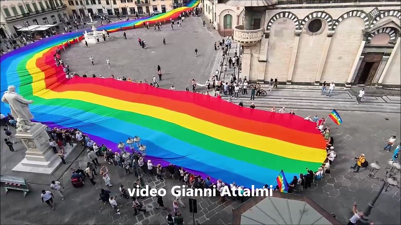 Bandiera della pace da record a Prato: è lunga un chilometro