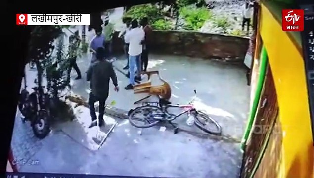 WATCH: लखीमपुर में दबंगों की गुंडागर्दी, छात्रा से बैड टच, विरोध करने पर घर में घुसकर की बेरहमी से पिटाई