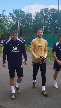 L'arrivée des Bleus au terrain d'entrainement - Foot - Ligue des nations - Bleus