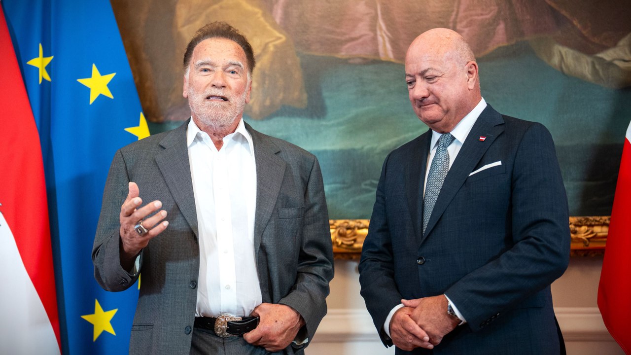Bundeskanzler Stocker empfing Arnold Schwarzenegger vor Klimakonferenz
