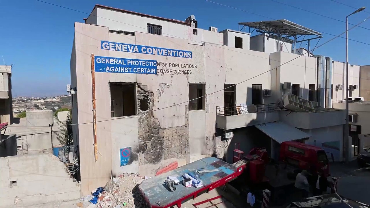 Liban : un hôpital bombardé devient le théâtre d’un cri visuel face aux droits humanitaires bafoués