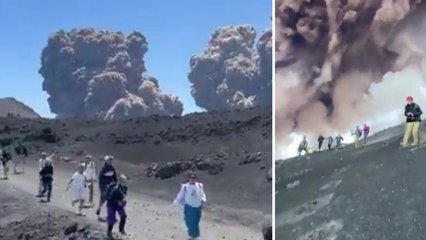 Il fuggi fuggi dei turisti dall'eruzione dell'Etna
