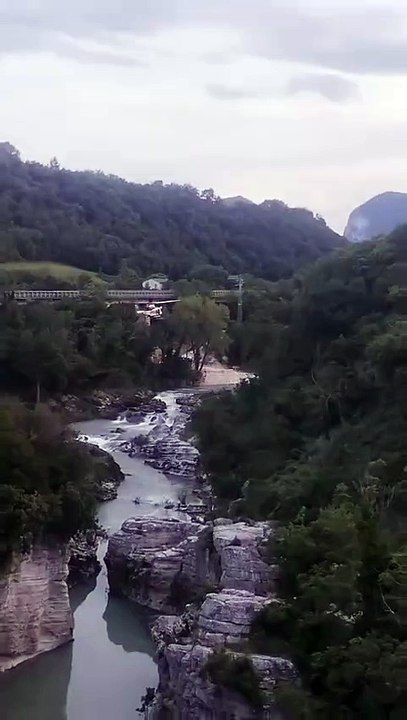 Il video del salvataggio dei 5 ragazzi bloccati in mezzo al fiume Metauro