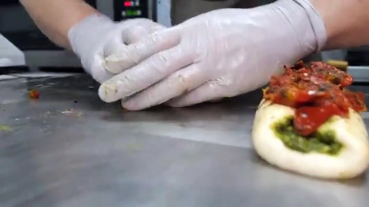 Unbelievable!! This Young Baker Sells Out 300 Bread Every Day / Korean street food