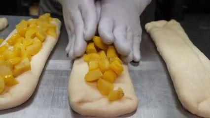 Unbelievable!! This Young Baker Sells Out 300 Bread Every Day / Korean street food